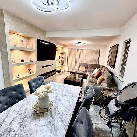 Hornchurch Deluxe Spacious King Size Room מראה חיצוני תמונה