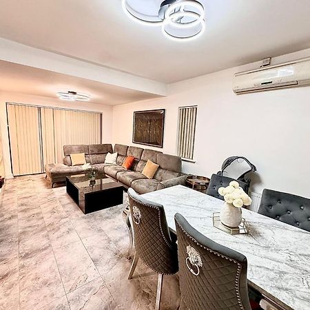 Hornchurch Deluxe Spacious King Size Room מראה חיצוני תמונה