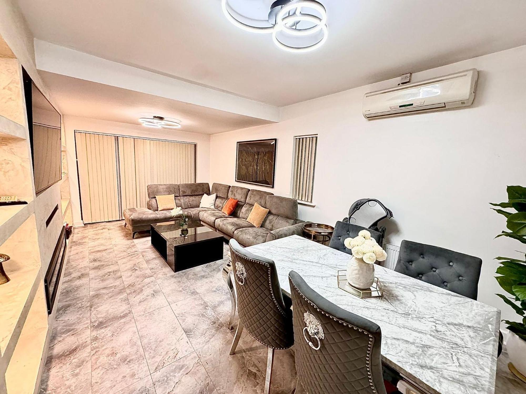 Hornchurch Deluxe Spacious King Size Room מראה חיצוני תמונה