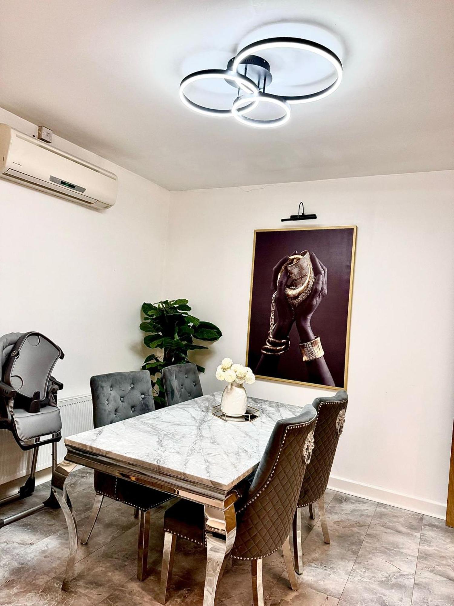 Hornchurch Deluxe Spacious King Size Room מראה חיצוני תמונה