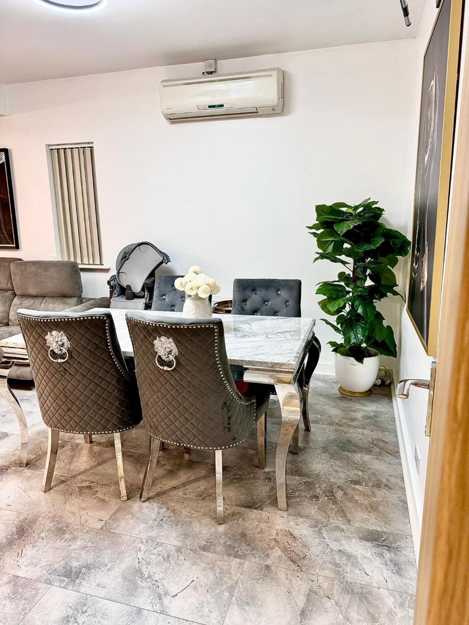 Hornchurch Deluxe Spacious King Size Room מראה חיצוני תמונה