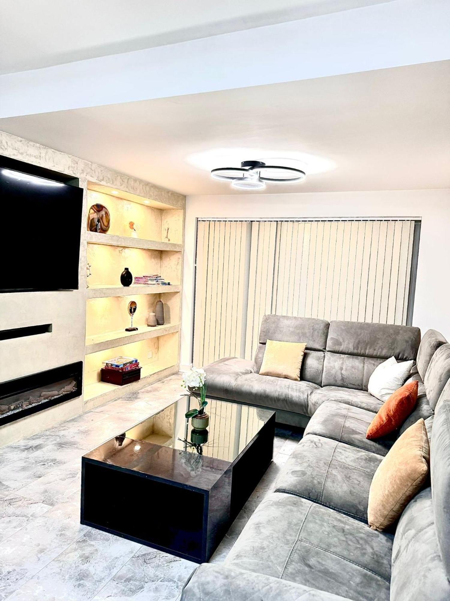 Hornchurch Deluxe Spacious King Size Room מראה חיצוני תמונה