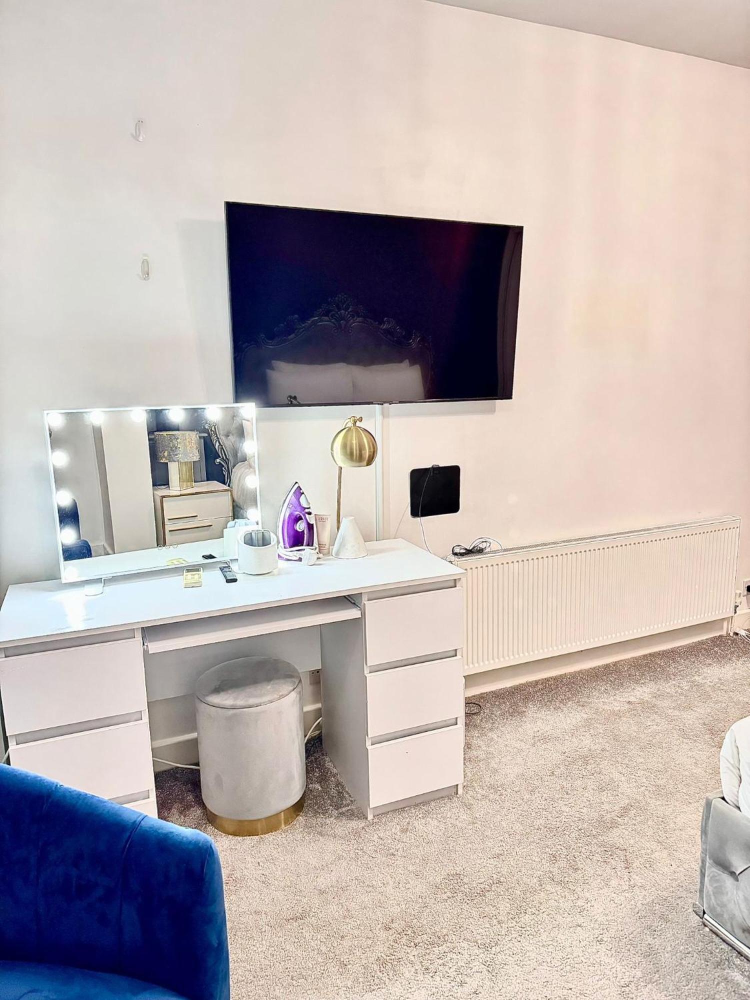 Hornchurch Deluxe Spacious King Size Room מראה חיצוני תמונה