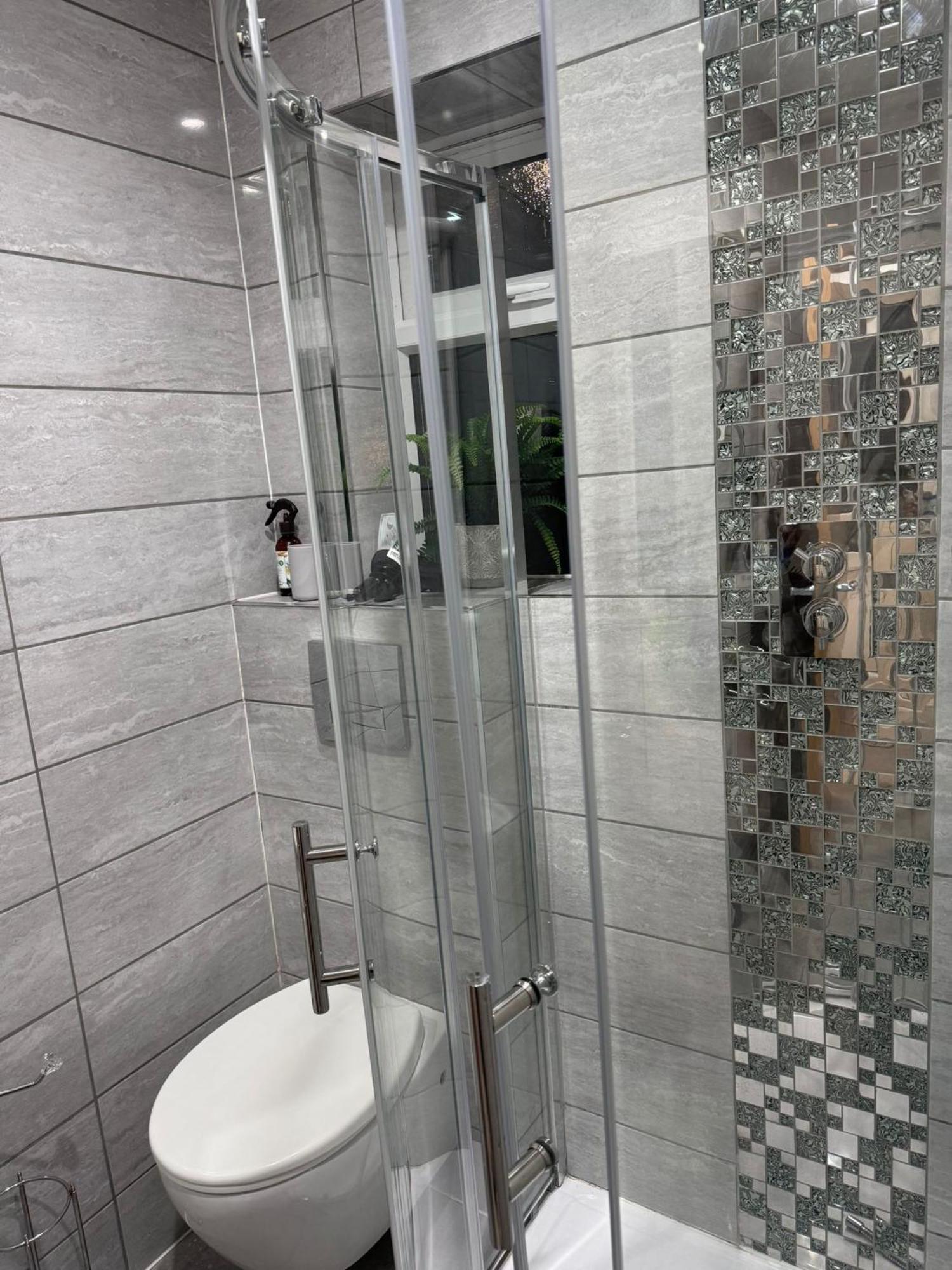 Hornchurch Deluxe Spacious King Size Room מראה חיצוני תמונה