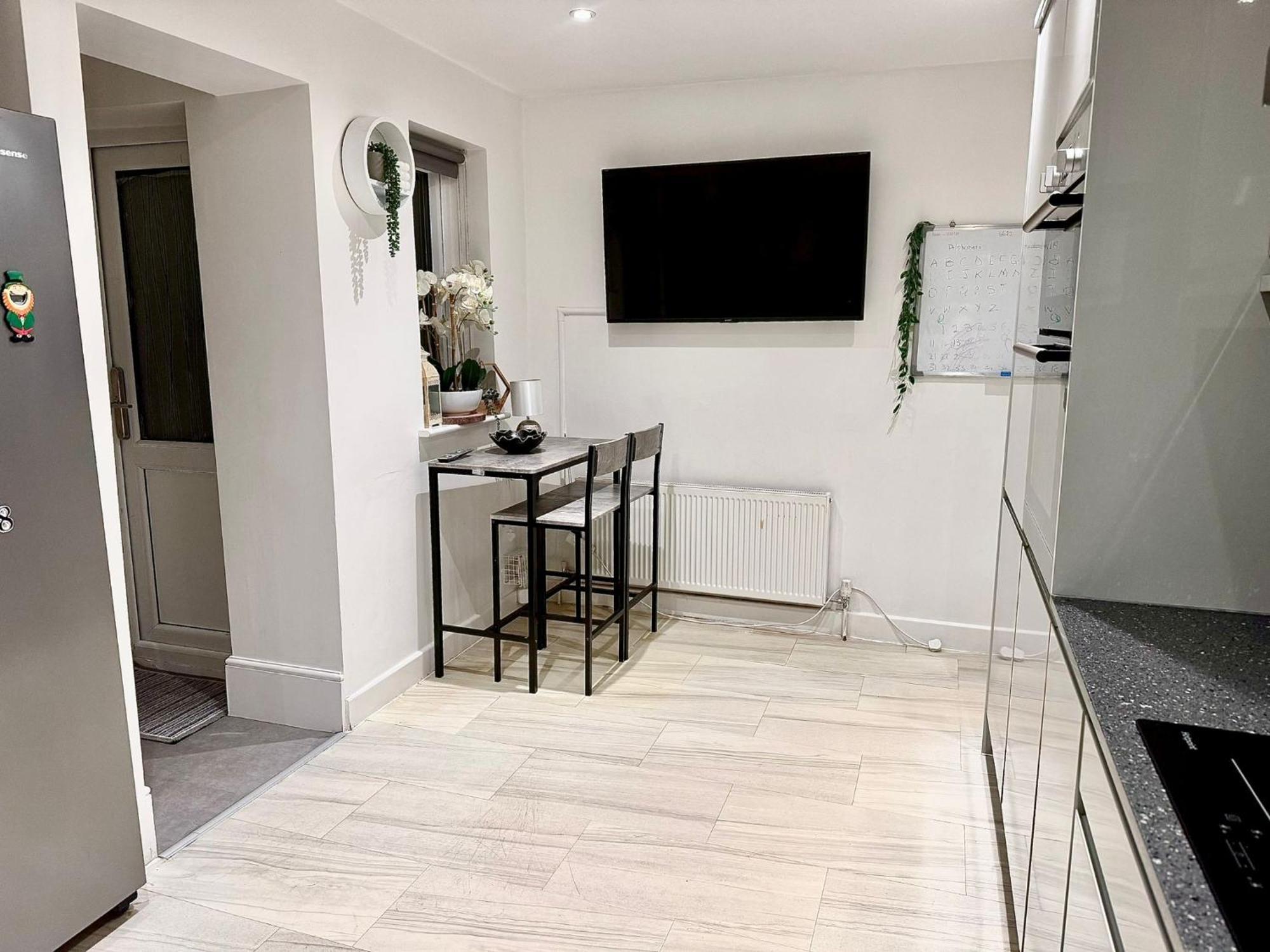 Hornchurch Deluxe Spacious King Size Room מראה חיצוני תמונה